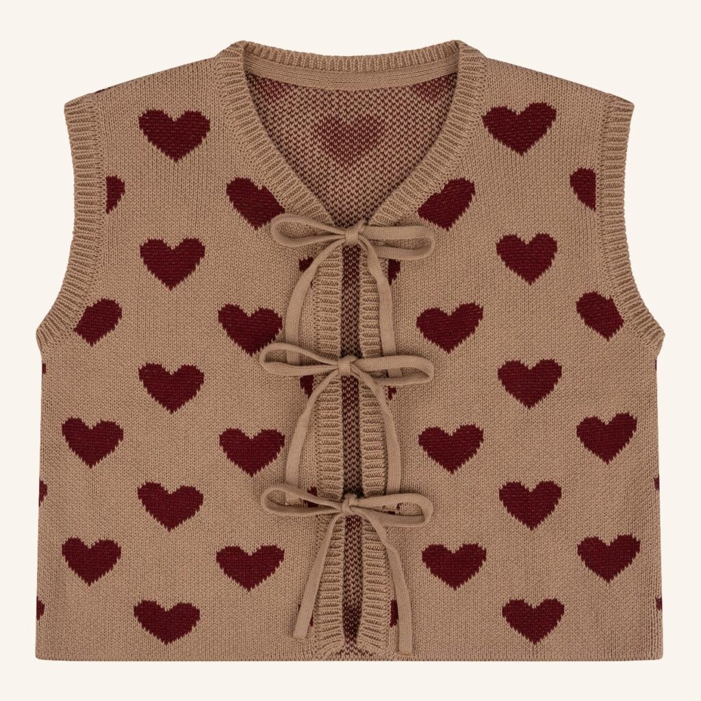 Chaleco de punto Mikki con corazón en color burdeos