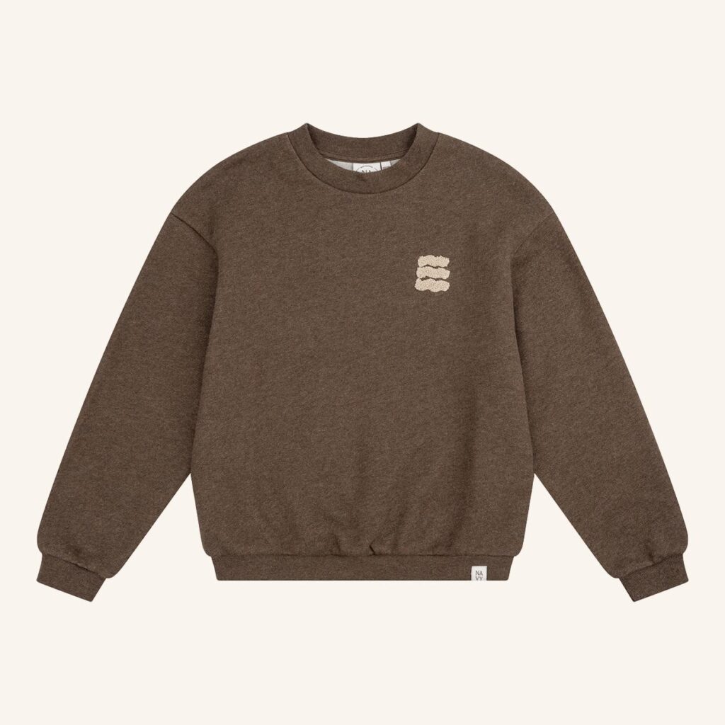 Oversized sweater waves brown