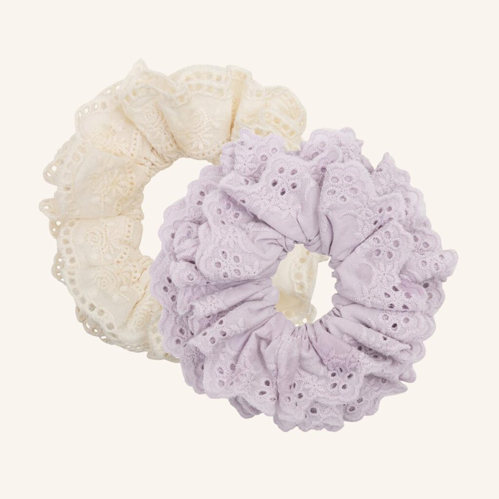 Broderie scrunchie lilas