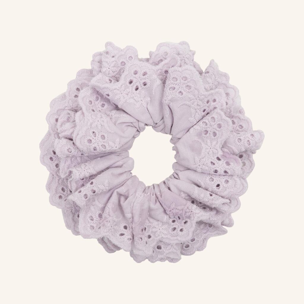 Broderie scrunchie lilas