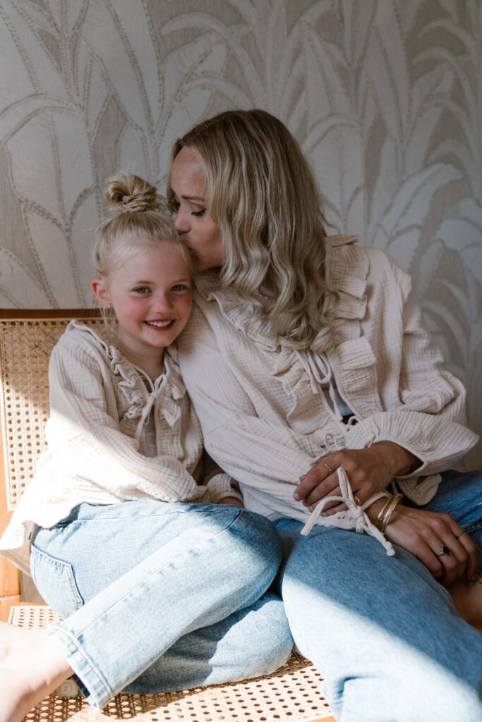 Maud blouse almond