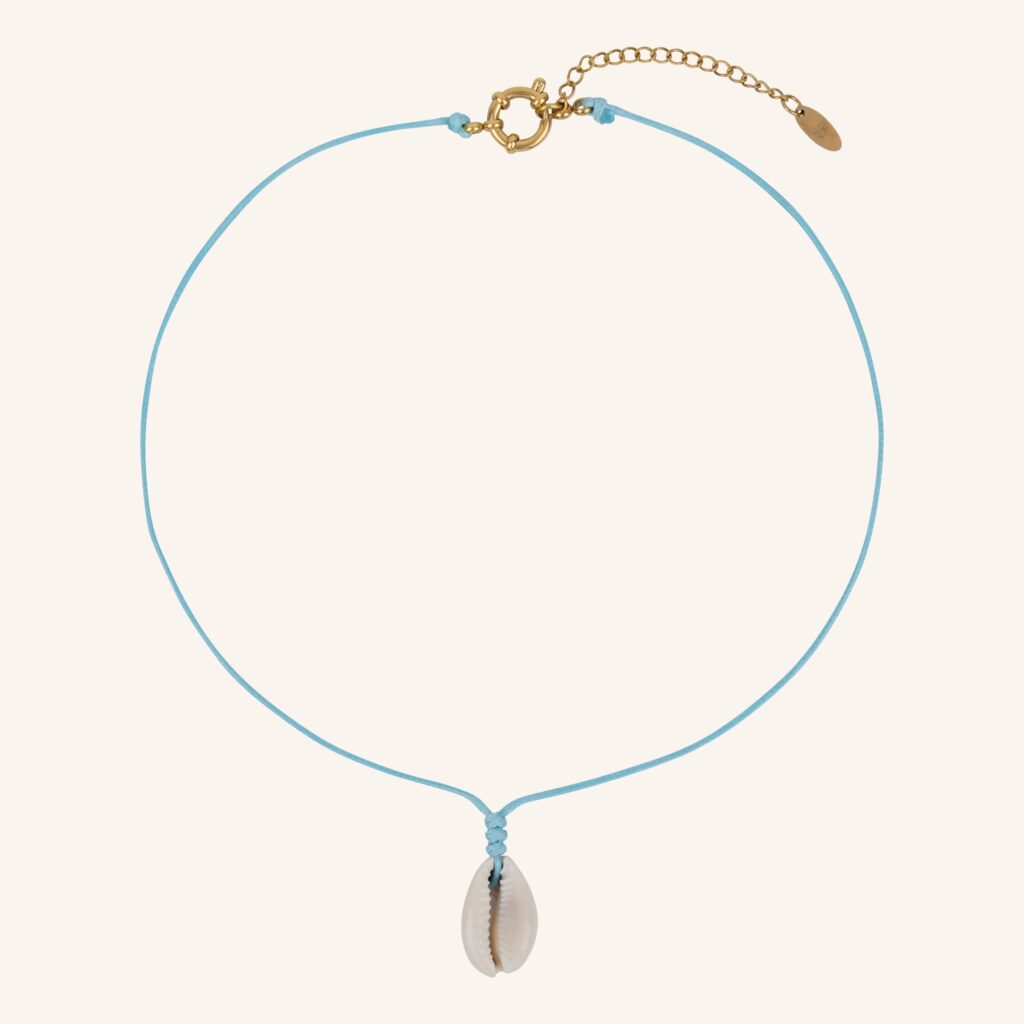 collier de coquillages bleu