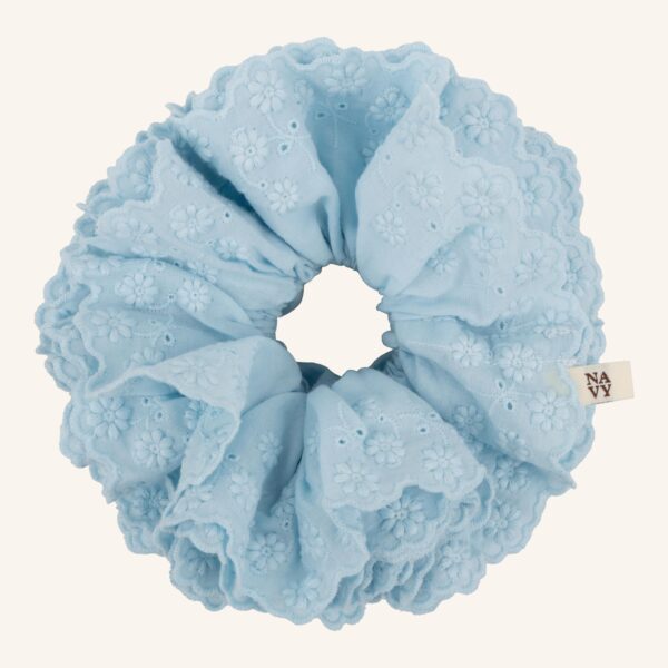Scrunchie blue broderie