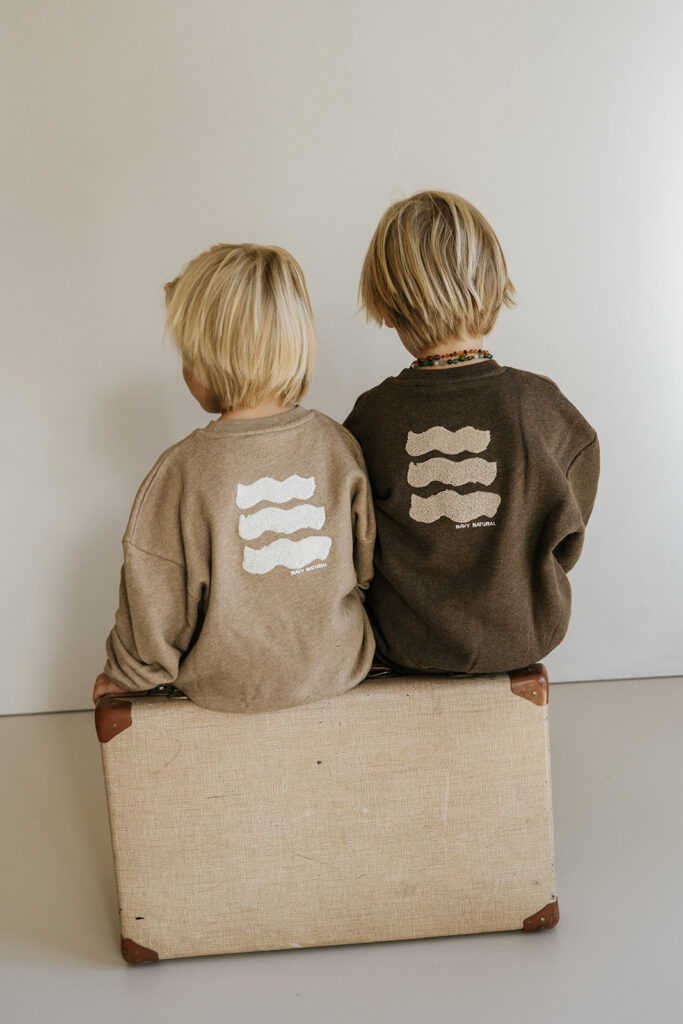 Oversized sweater waves light brown