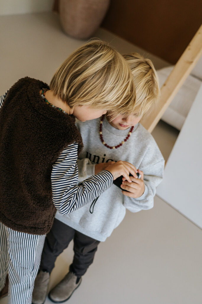 Pantalon chino marron foncé avec poches