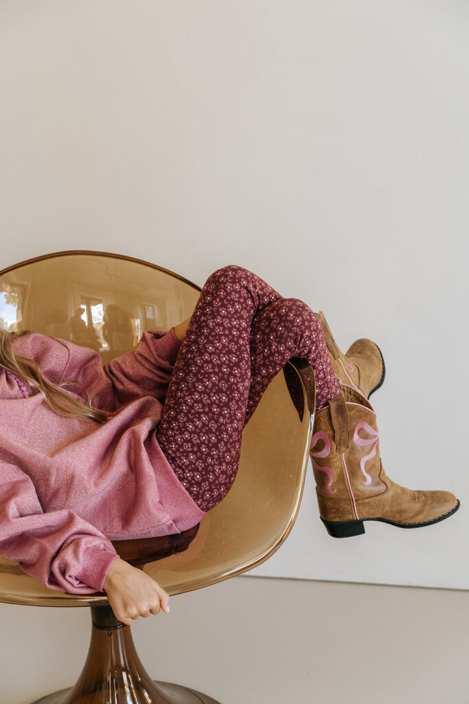 Leggings burdeos con estampado de leopardo y flores