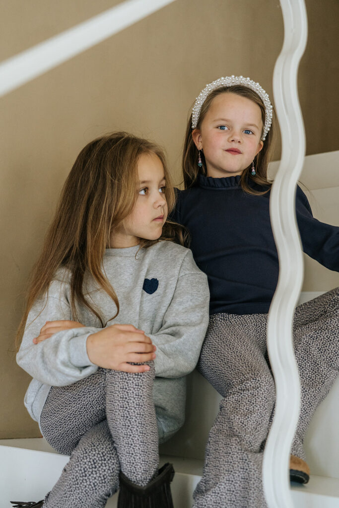 Oversize-Pullover mit grauem Herz