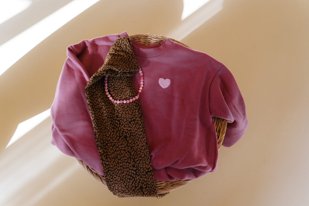 Pom-Pullover rot, violett, rosa
