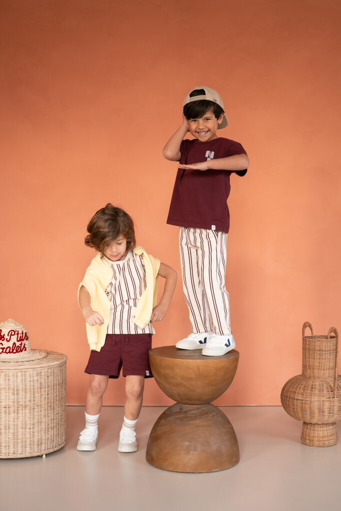 Niels short burgundy