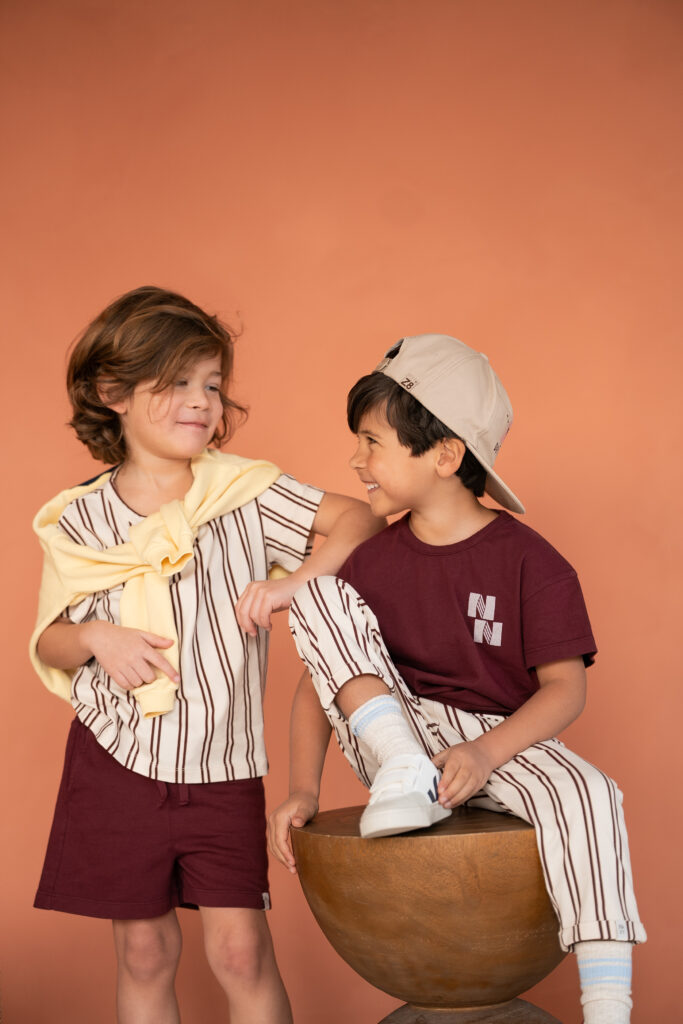 Niels short burgundy