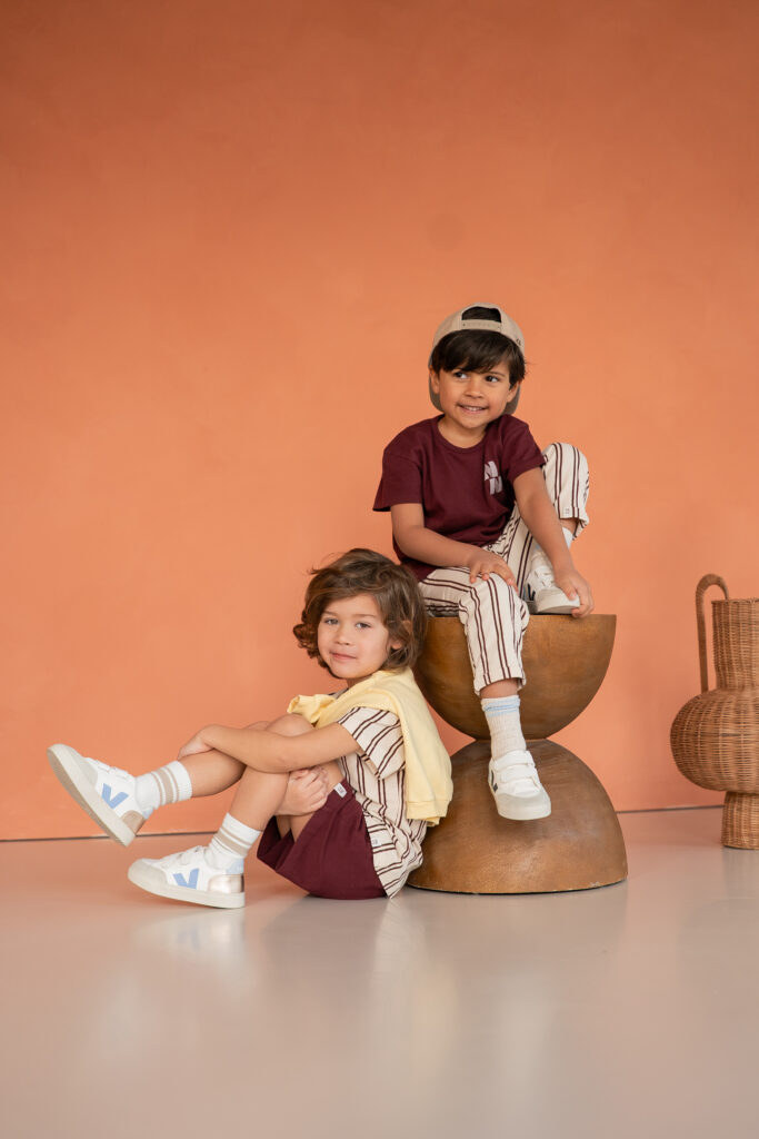 Niels short burgundy