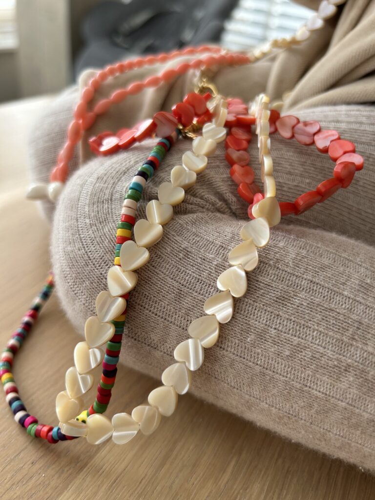 Hartjes ketting "beige"