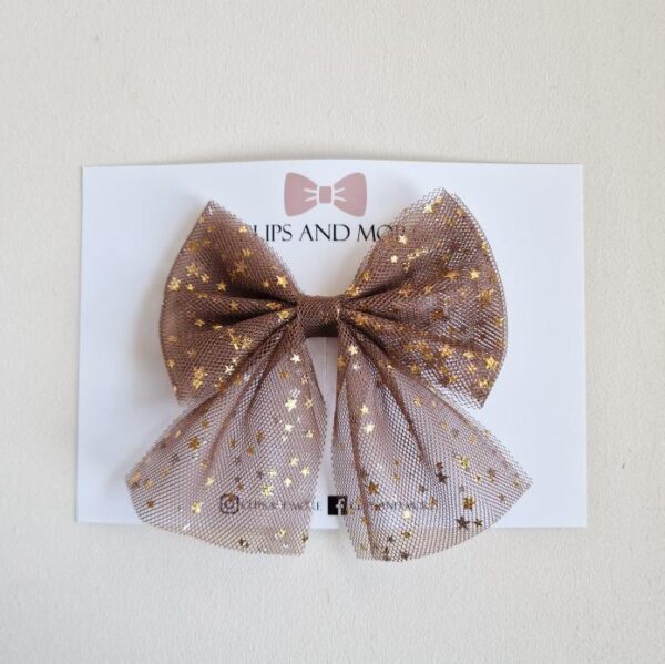 Strik dark brown stars