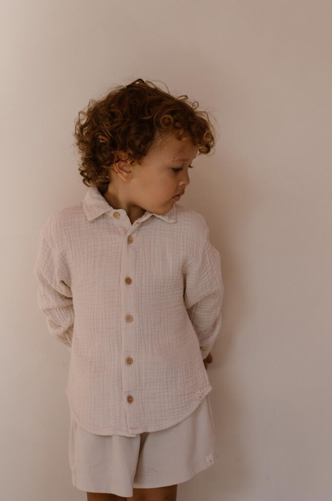 Niels short almond mousseline